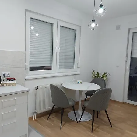 Centar Kozarska Dubica 아파트